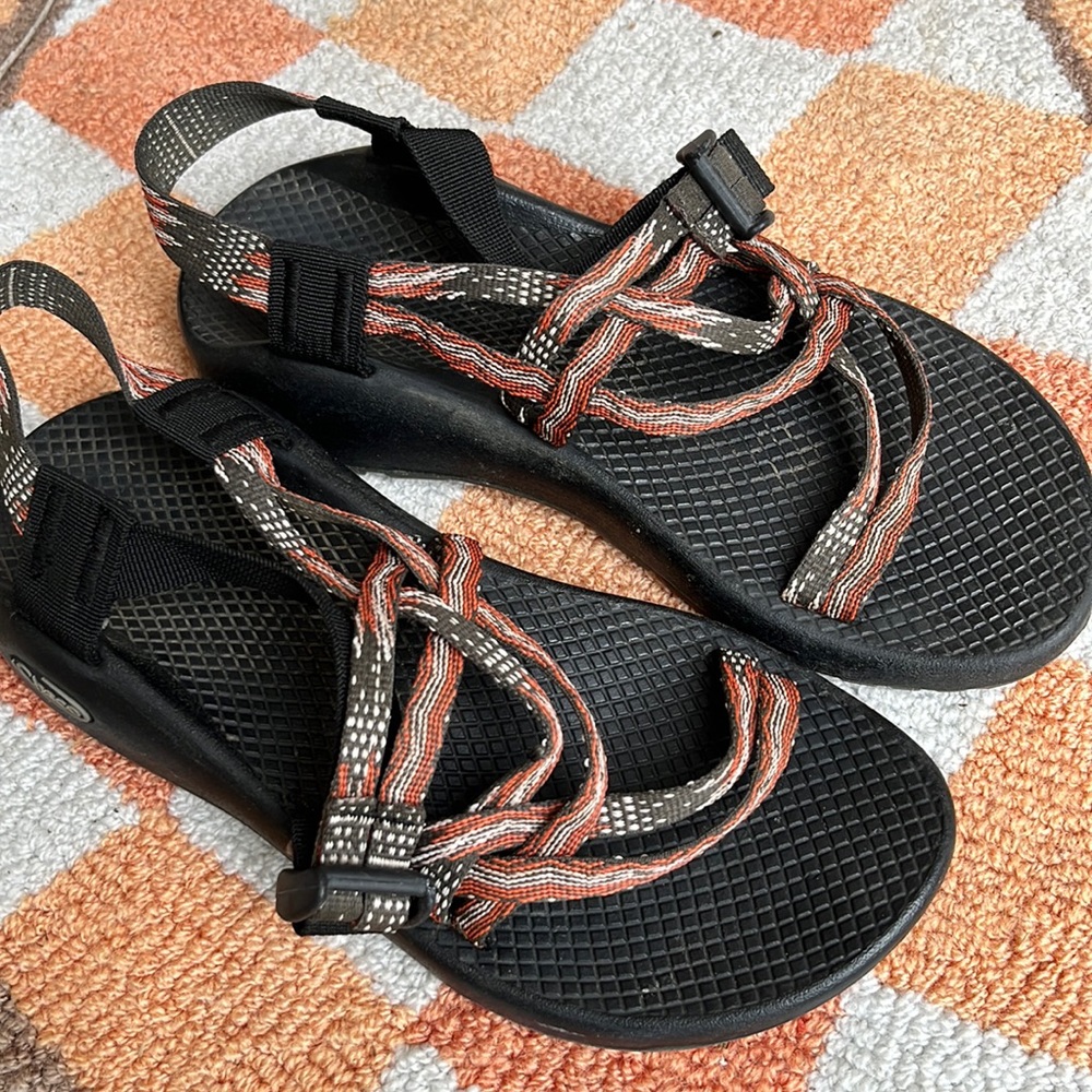 Chaco's ladies sandals like new American flag 7